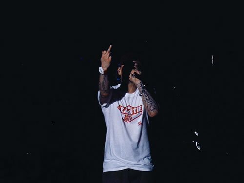 Eminem在IG上最新露面转发他将在Coachella演出消息...另外又有传闻说他将在Bonnaroo 2018音乐节演出