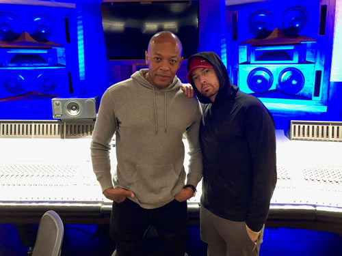 Eminem永远都不会忘记自己从哪里来，谁是他的师父/恩人..他放出与Dr. Dre在录音室照片并写下