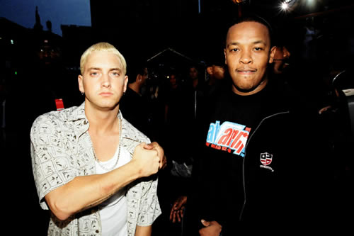 感受一下美国的顶级HipHop达到的这样高度..Eminem师父/传奇人物Dr. Dre和重量级嘻哈组合...