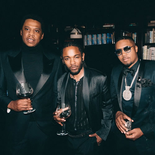 原来这张照片很有故事，嘻哈首富Diddy把其他两位无情PS出去留下嘻哈牛x三人组..友尽