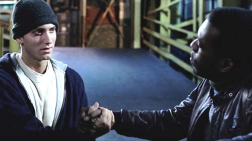 停不下来的握手..这位编辑把Eminem在经典电影8 Mile中的握手截屏了出来并且进行了22个排名