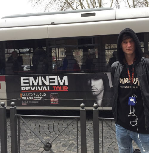 每当看到Eminem的演唱会宣传广告的时候又让我想起了一个问题：什么时候来中国开演唱会? 