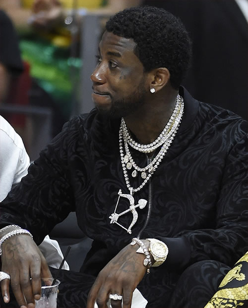 Gucci Mane和太太看球，人们分析他们戴的金银珠宝合计价值达恐怖的3000多万元