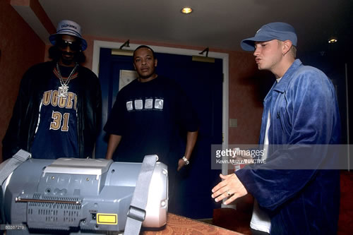 大佬中的大佬JAY Z告诉你为什么他的好兄弟Eminem和Snoop Dogg如此受人爱戴
