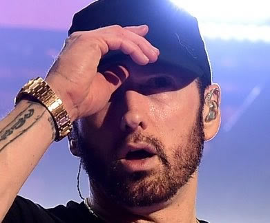 转给喜欢Eminem留着胡子的Stan，这络腮胡已经“一岁”了