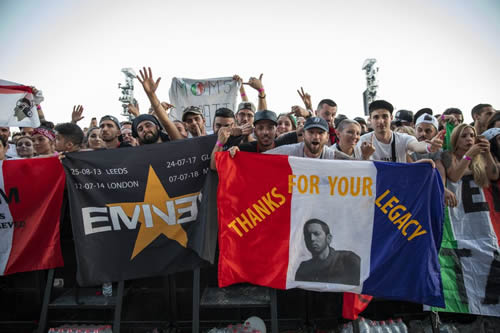 Eminem继续放出巡演的高清大图，意大利站。最后一张图里的Stan亮了