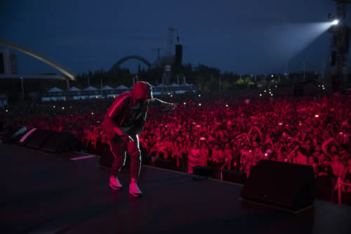 Eminem继续放出巡演的高清大图，意大利站。最后一张图里的Stan亮了