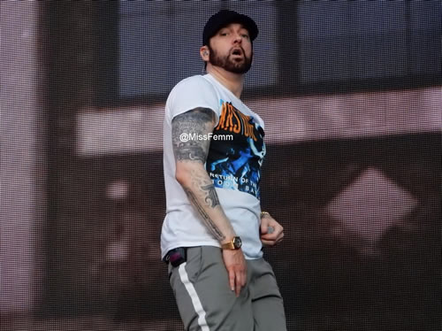 停不下来地致敬老前辈，Eminem这次致敬的是KRS One，我非常喜欢的一位嘻哈先锋。