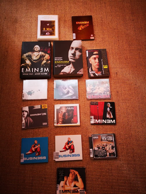 每个Stan都有自己的收藏，这位收藏的Eminem作品看起来相对“特别”