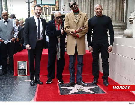 Snoop Dogg在好莱坞星光大道上有了自己的“一席之地”