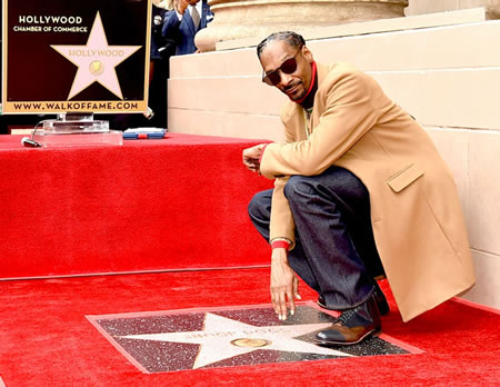 Snoop Dogg在好莱坞星光大道上有了自己的“一席之地”