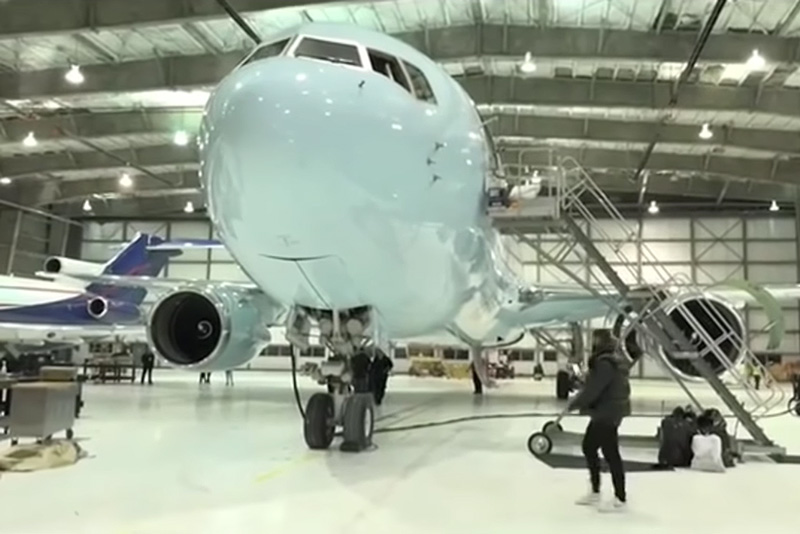 (视频)超帅!! Drake展示他的超大私人飞机AIR DRAKE，从这个尺寸看，造价大概5亿 6.8亿元