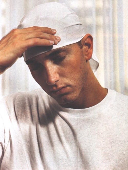 Eminem这首励志歌曲MV成为他的第10个MV破4亿..