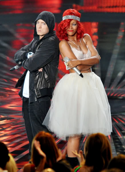 Eminem会和Rihanna同台超级碗中场秀唱Love The Way You Lie？