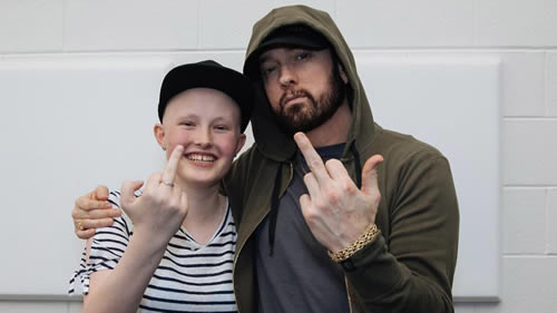  Eminem看望过的癌症少年回忆和阿姆的见面过程，问了几个你感兴趣的问题