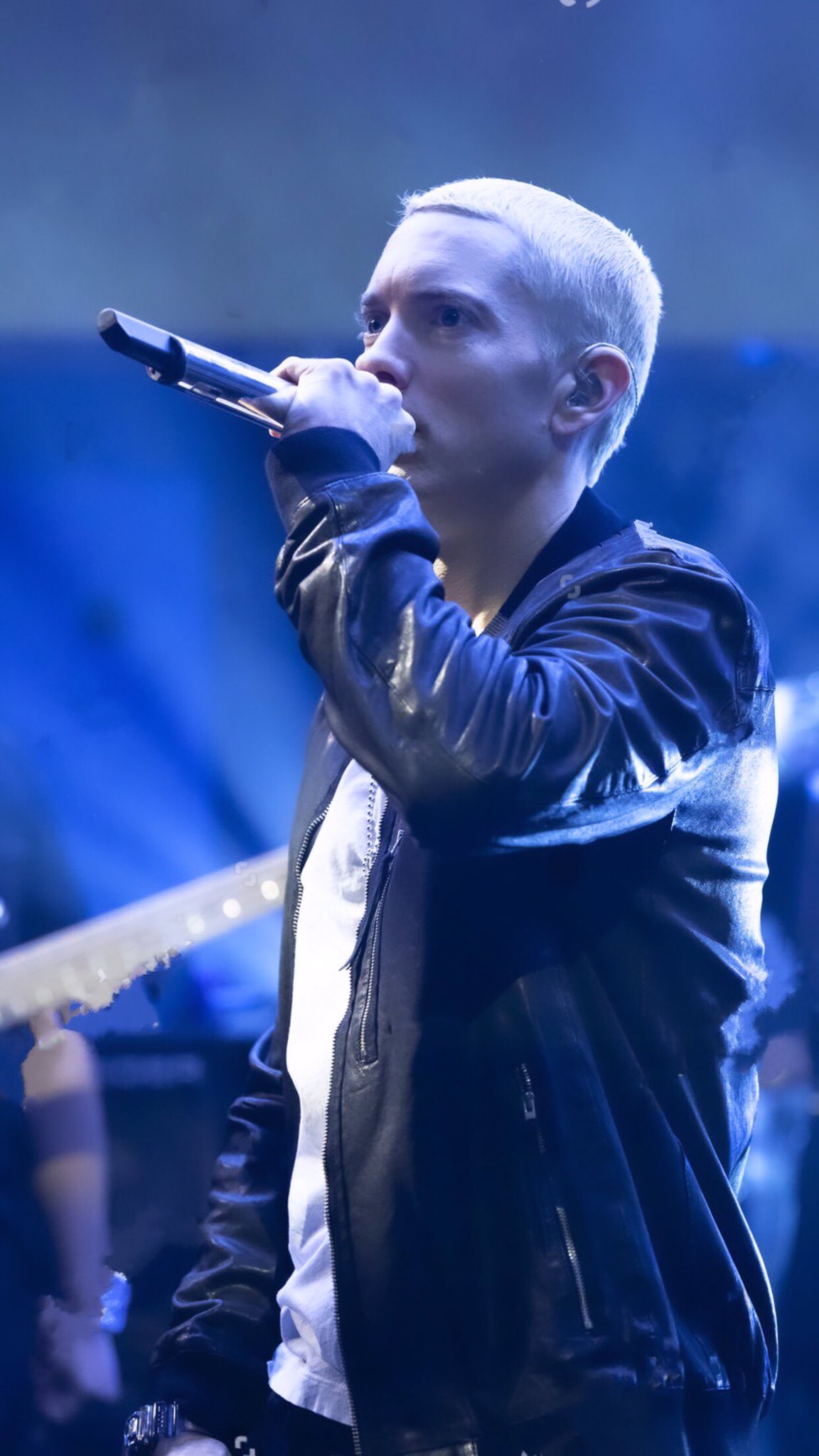Eminem虽还没来中国，但在中国的销量一直是欧美歌手里数一数二的