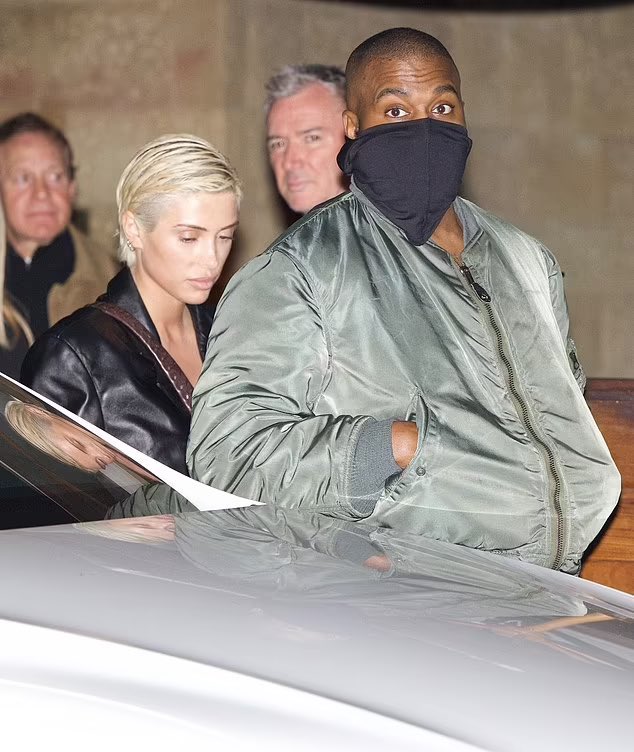 Kanye带女儿North见他的新婚妻子Bianca Censori
