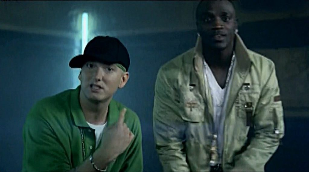 Akon和Eminem合作热歌Smack That油管过10亿