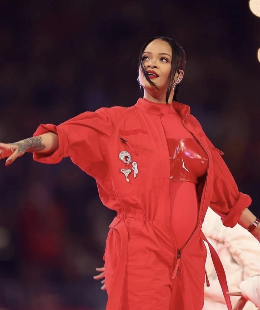 Rihanna超级碗中场秀带来彩蛋，怀上第二胎