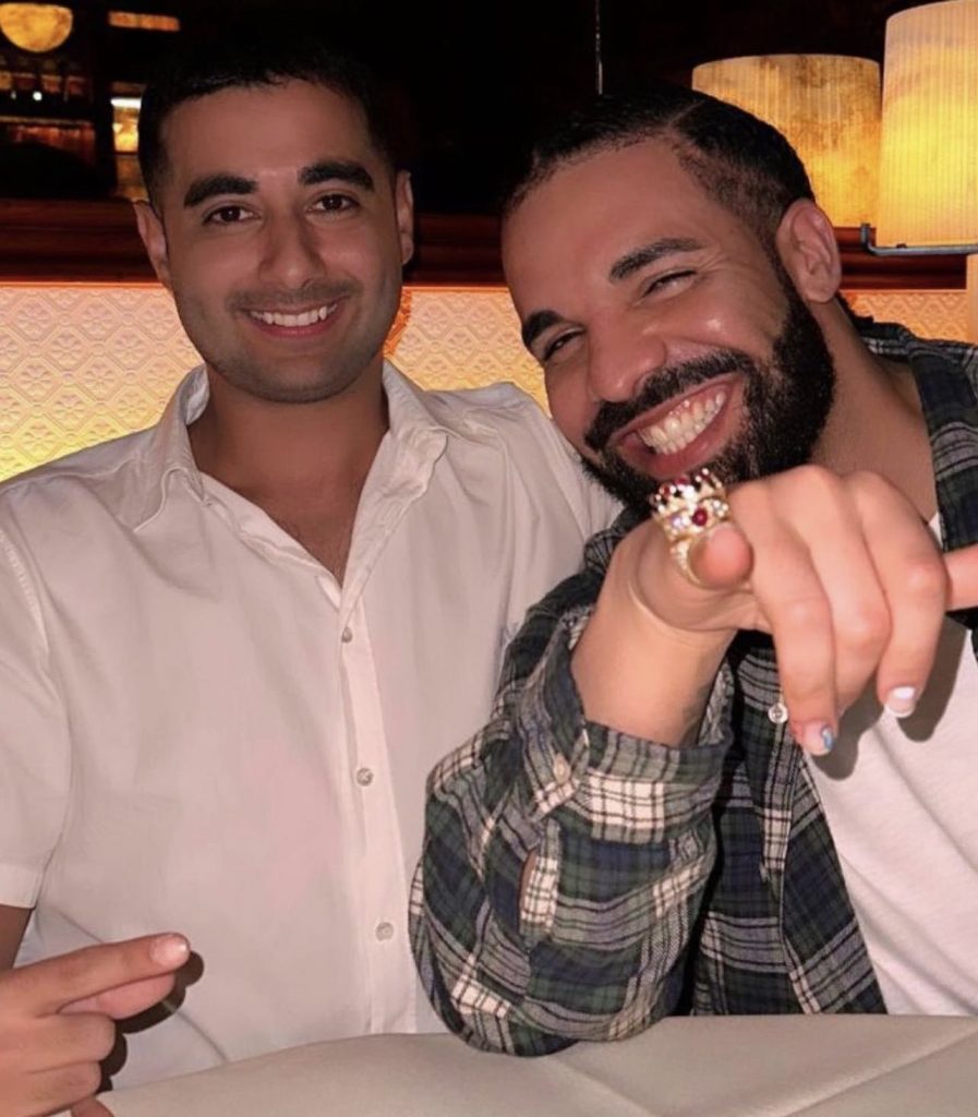 Drake戴上100万美元的Tupac戒指