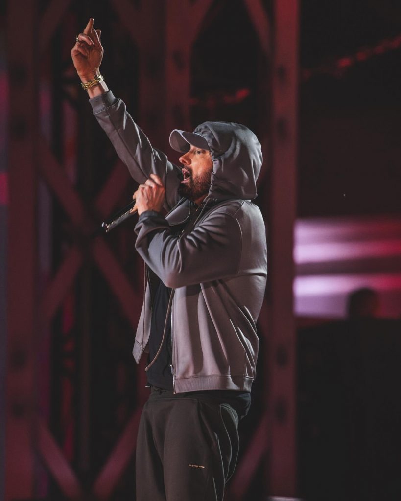 Eminem出场是这样的，每次都当最后一次，非常专注