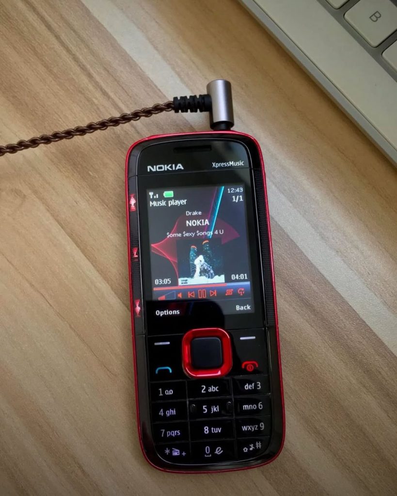 Latto在Drake Nokia伴奏下跳辣舞