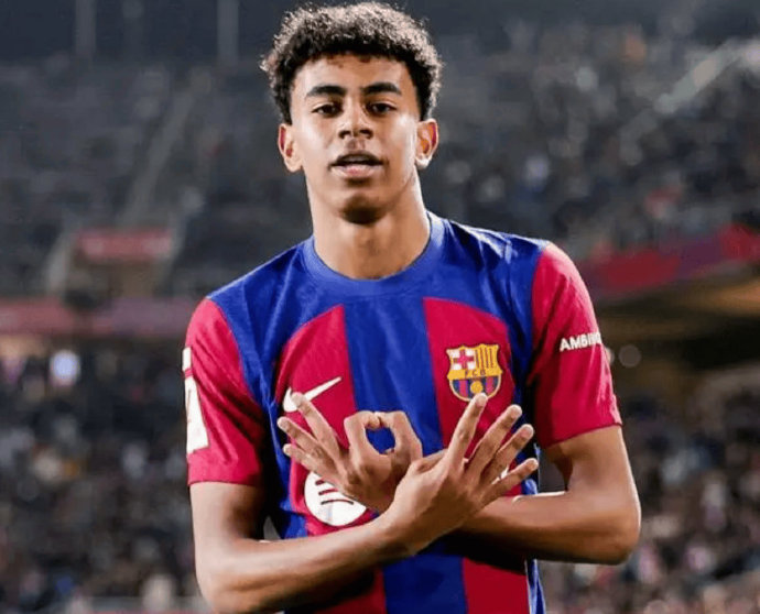 天才少年巴塞罗那足球新星亚马尔喜欢听阿姆，50 Cent