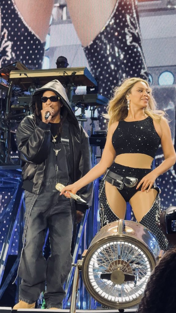 Jay Z法国演唱会重现Niggas in Paris引起现场地震