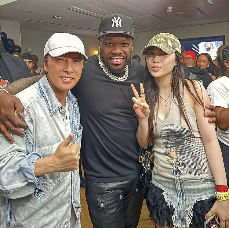 甄子丹去看50 Cent演唱会，后台合影