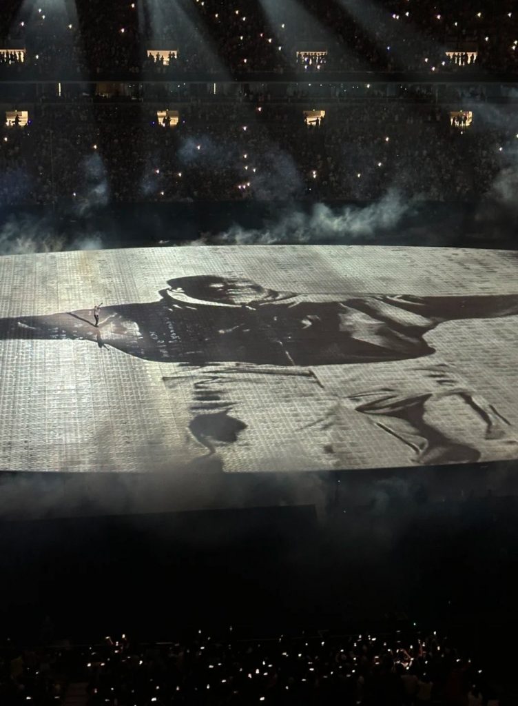 Ye上海演唱会，大雨中进行，36首完整歌单