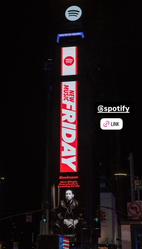 地推大师Eminem新歌Everybodys Looking at Me登上纽约时代广场