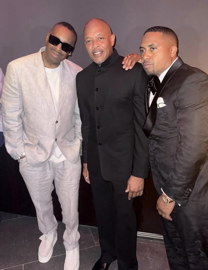 Dr.Dre穿上中山装和Nas合影