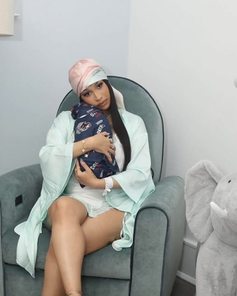 哇哦！Cardi B终于晒出她跟Stefon Diggs的宝宝第一次照片！