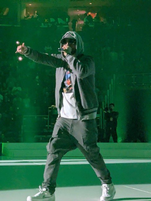 WTF!!! Eminem 昨晚底特律惊奇演出