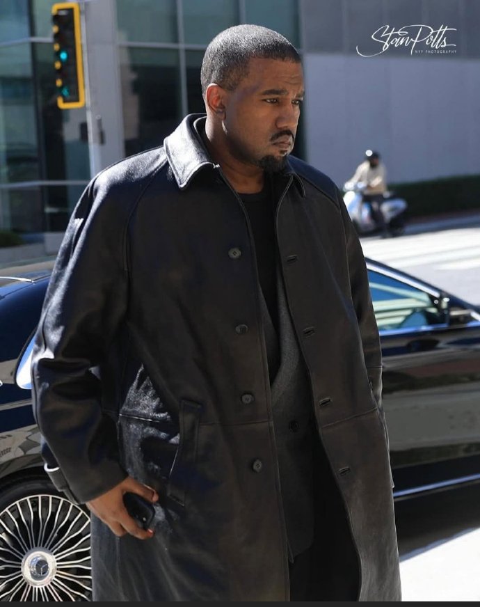 Kanye出席马里布别墅纠纷官司,妻子全程陪伴 Kanye出席马里布别墅纠纷官司,妻子全程陪伴