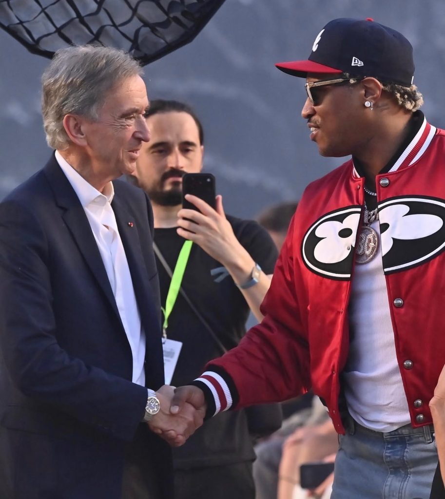 路易威登秀场众星云集..王嘉尔旁坐着Quavo